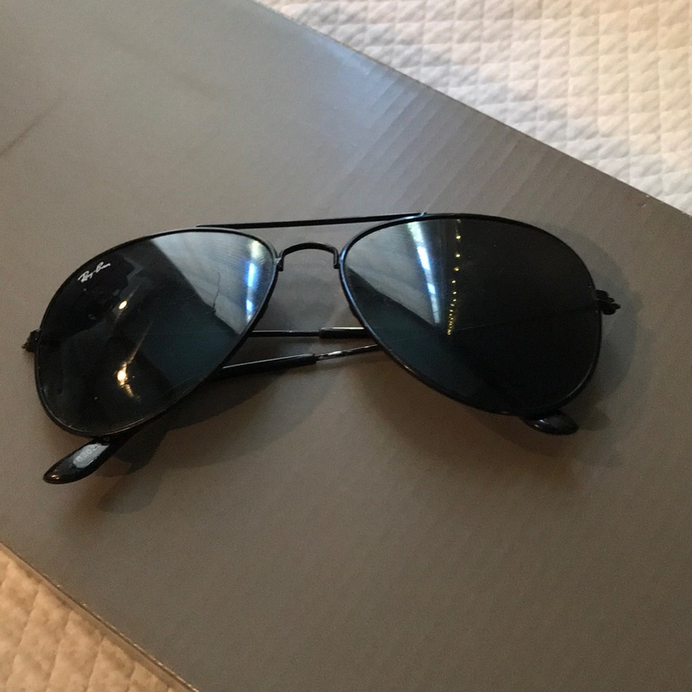 Black Ray Ban aviators